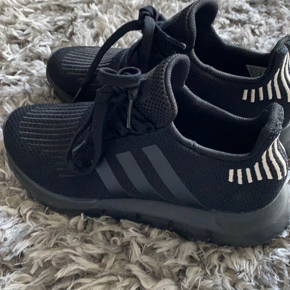 Excellent condition. Worn 1 time for about 15 minutes.